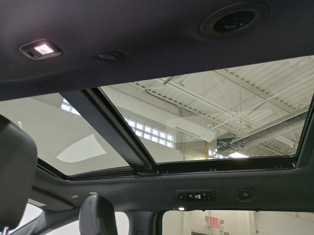 Used 2023 Chrysler Pacifica Limited w/ Uconnect Theater Family Group image 39