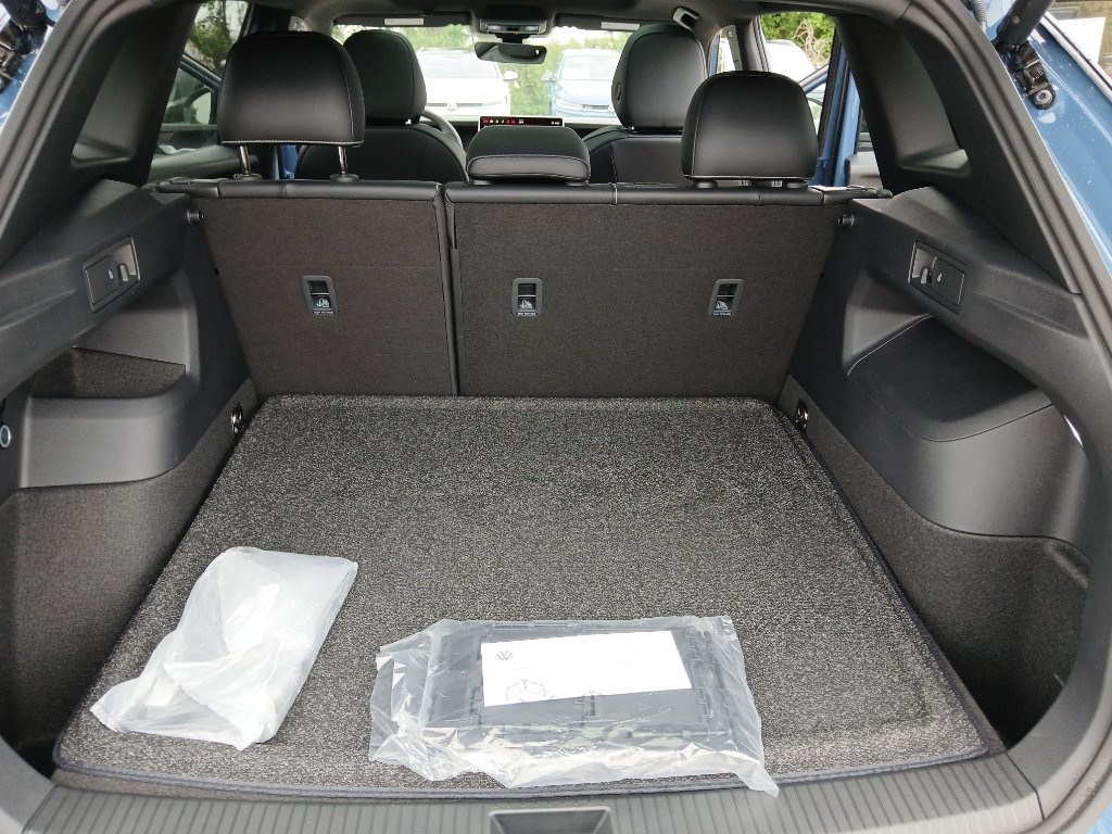 New 2026 Volkswagen Tiguan SE R-Line FWD image 19