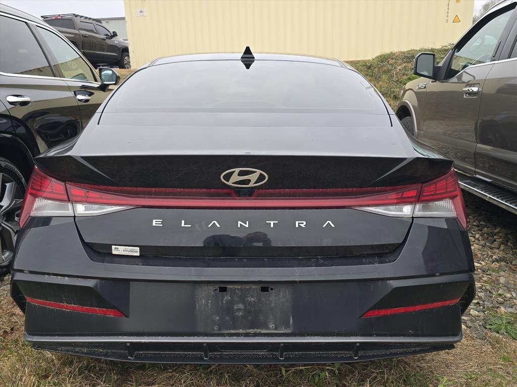 Certified 2024 Hyundai Elantra SEL w/ Convenience Package image 4