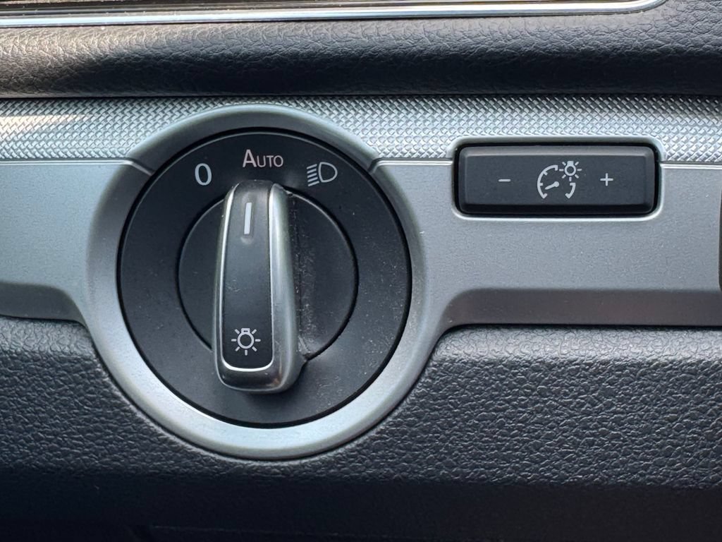 Used 2019 Volkswagen Passat 2.0T Wolfsburg FWD image 31