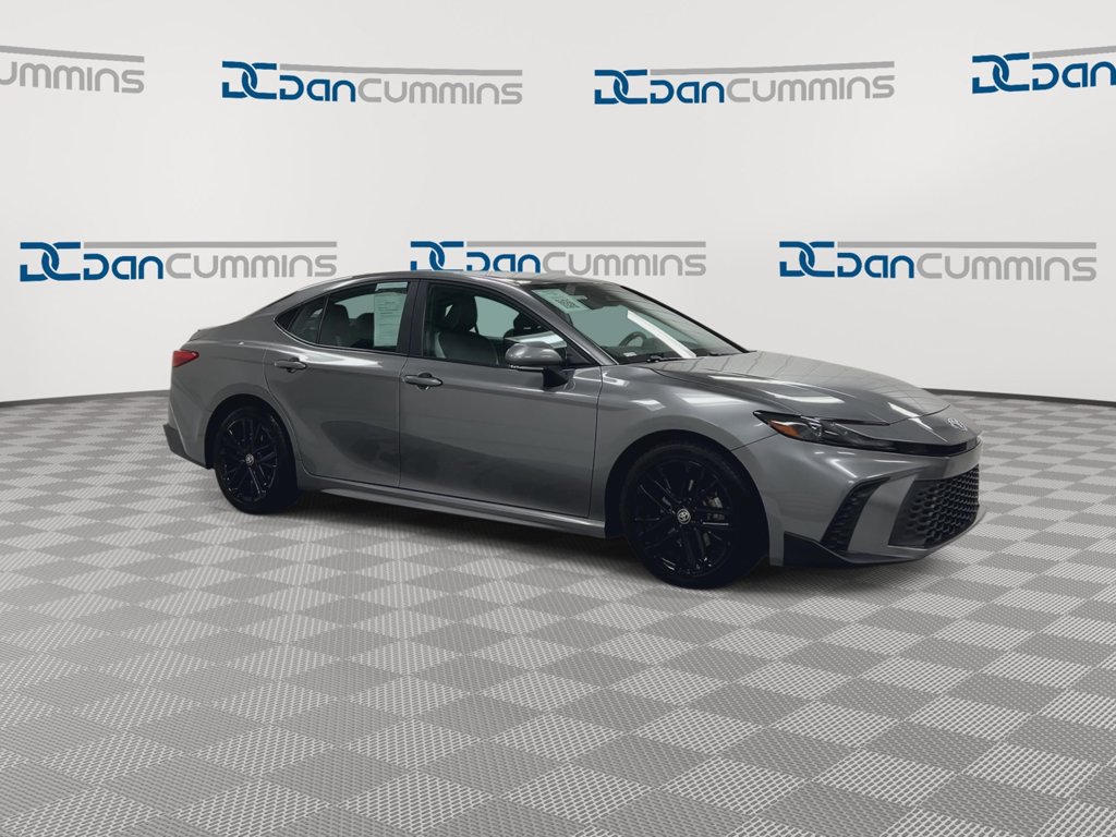 Used 2025 Toyota Camry SE FWD image 2