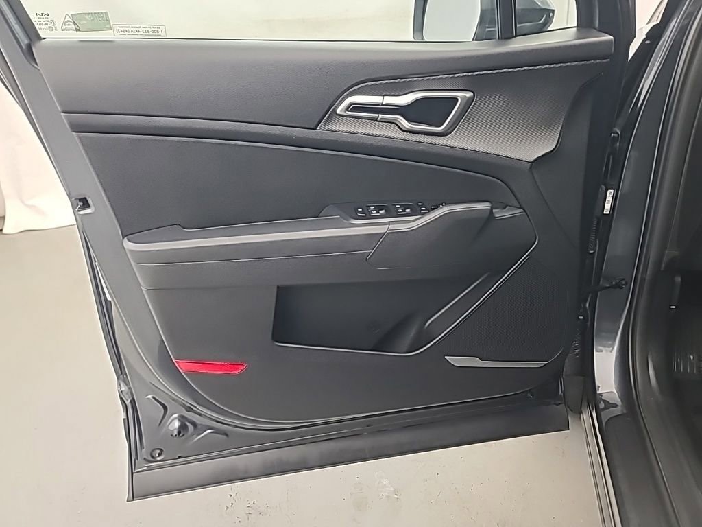 Used 2025 Kia Sportage LX image 22