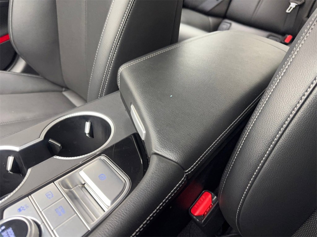 Used 2025 Genesis G70 2.5T image 70