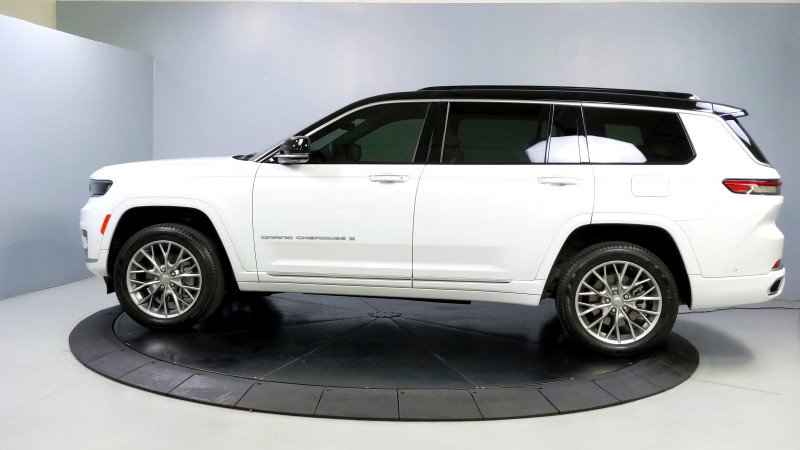 Used 2025 Jeep Grand Cherokee L Summit image 4