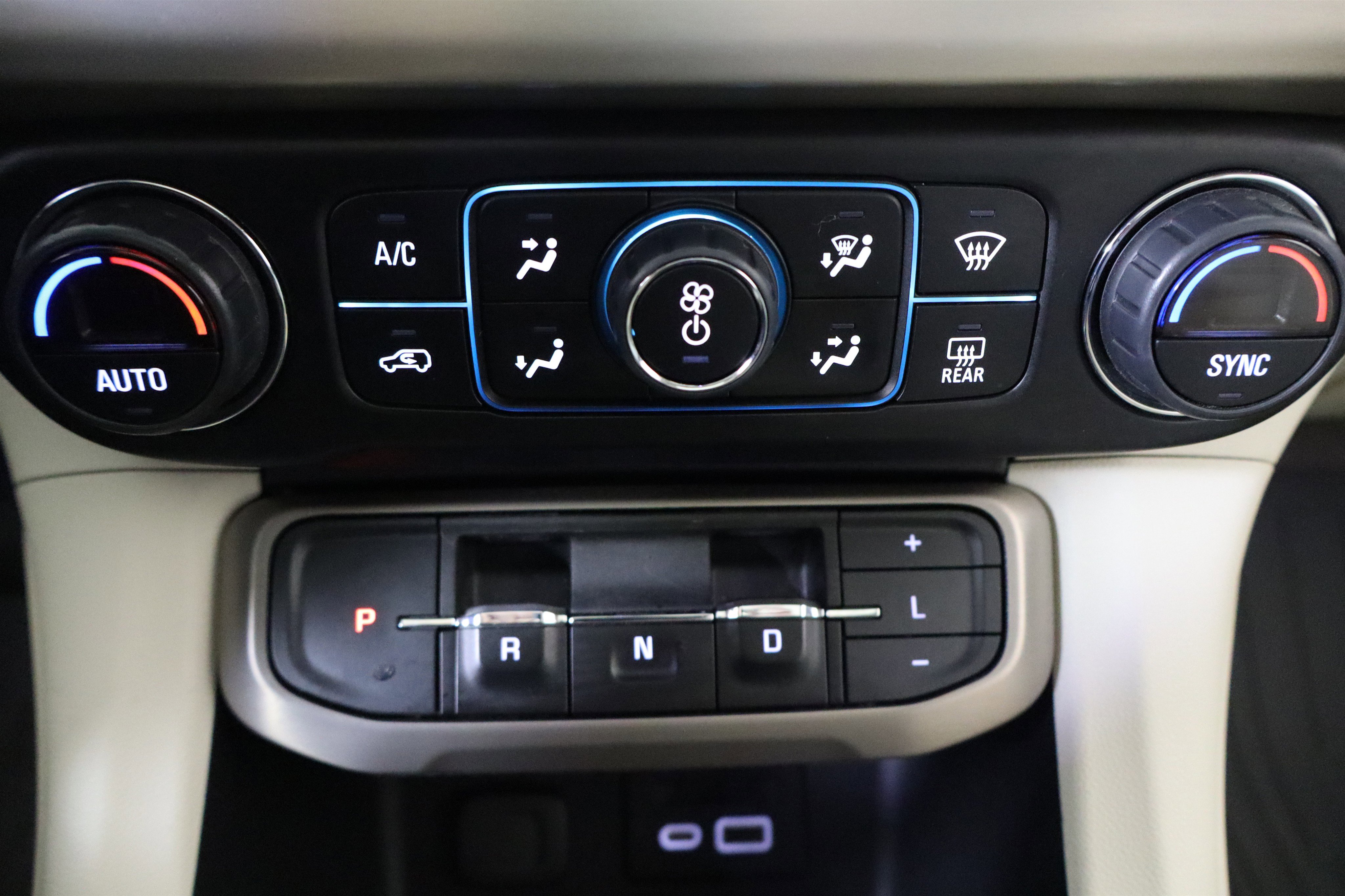 Used 2022 GMC Acadia Denali w/ Denali Ultimate Package image 28