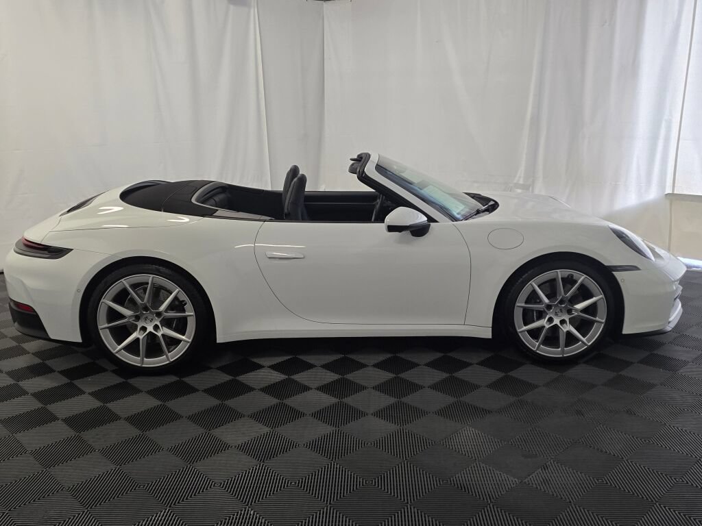 Certified 2025 Porsche 911 Carrera RWD image 9