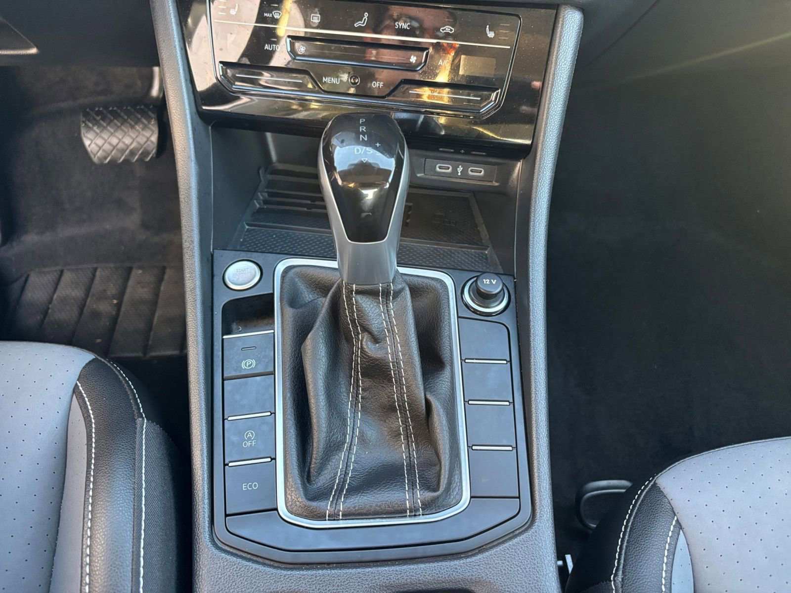 Used 2025 Volkswagen Jetta SE image 41