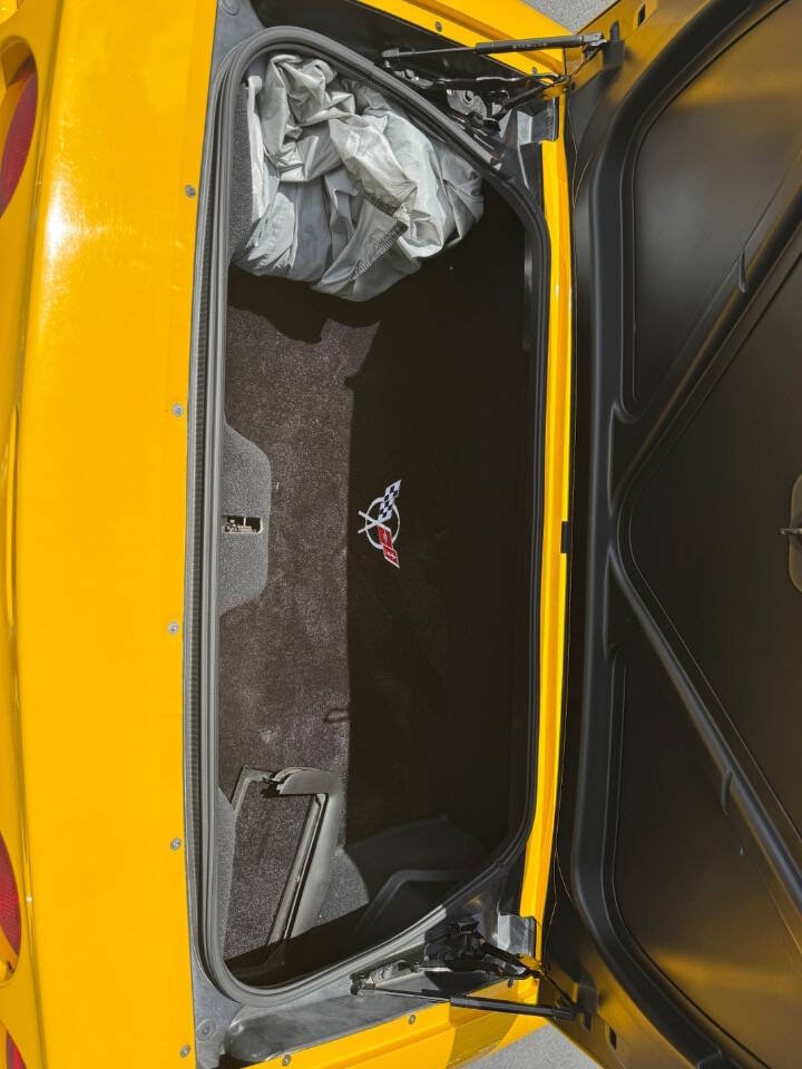 Used 2004 Chevrolet Corvette Z06 w/ Memory Package RWD image 19
