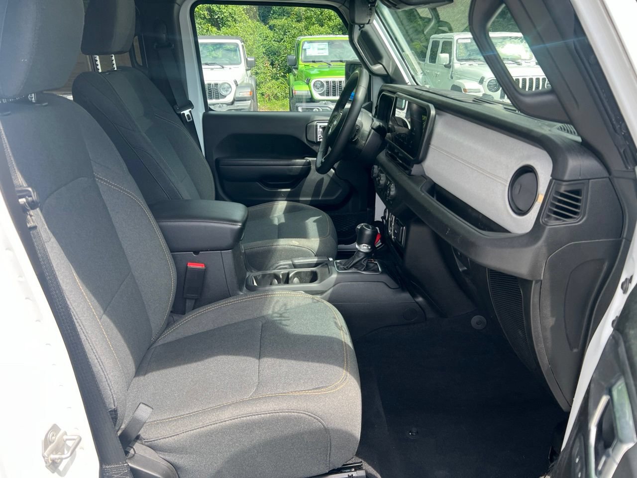 Used 2025 Jeep Gladiator Sport AWD/4WD image 19