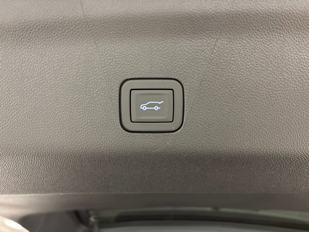 New 2026 GMC Yukon XL AT4 Ultimate w/ LPO, Floor Liner Package image 18