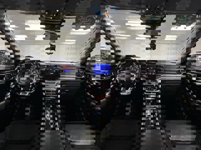 Used 2022 Ford Explorer XLT w/ Equipment Group 202A image 19