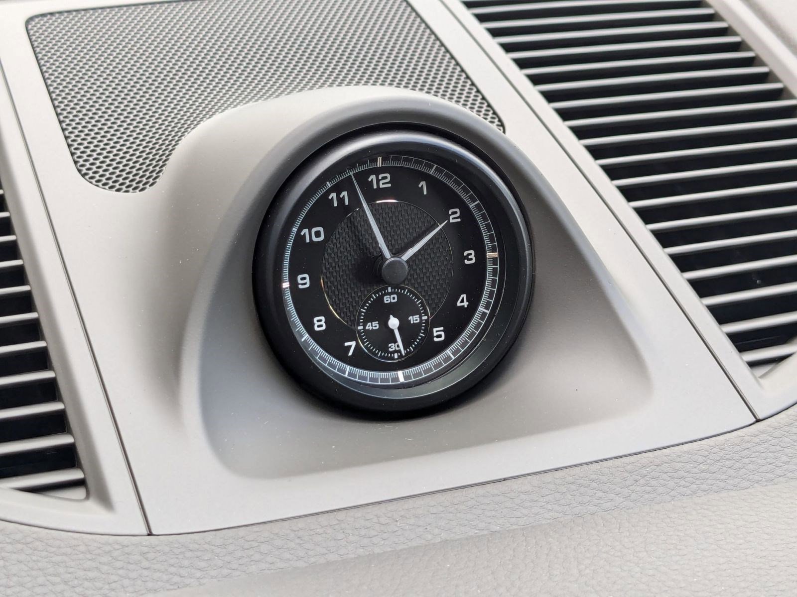 Certified 2025 Porsche Macan image 21