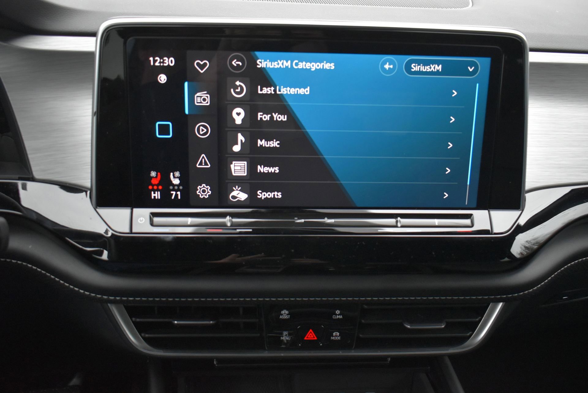 Used 2024 Volkswagen Atlas Cross Sport SE image 25