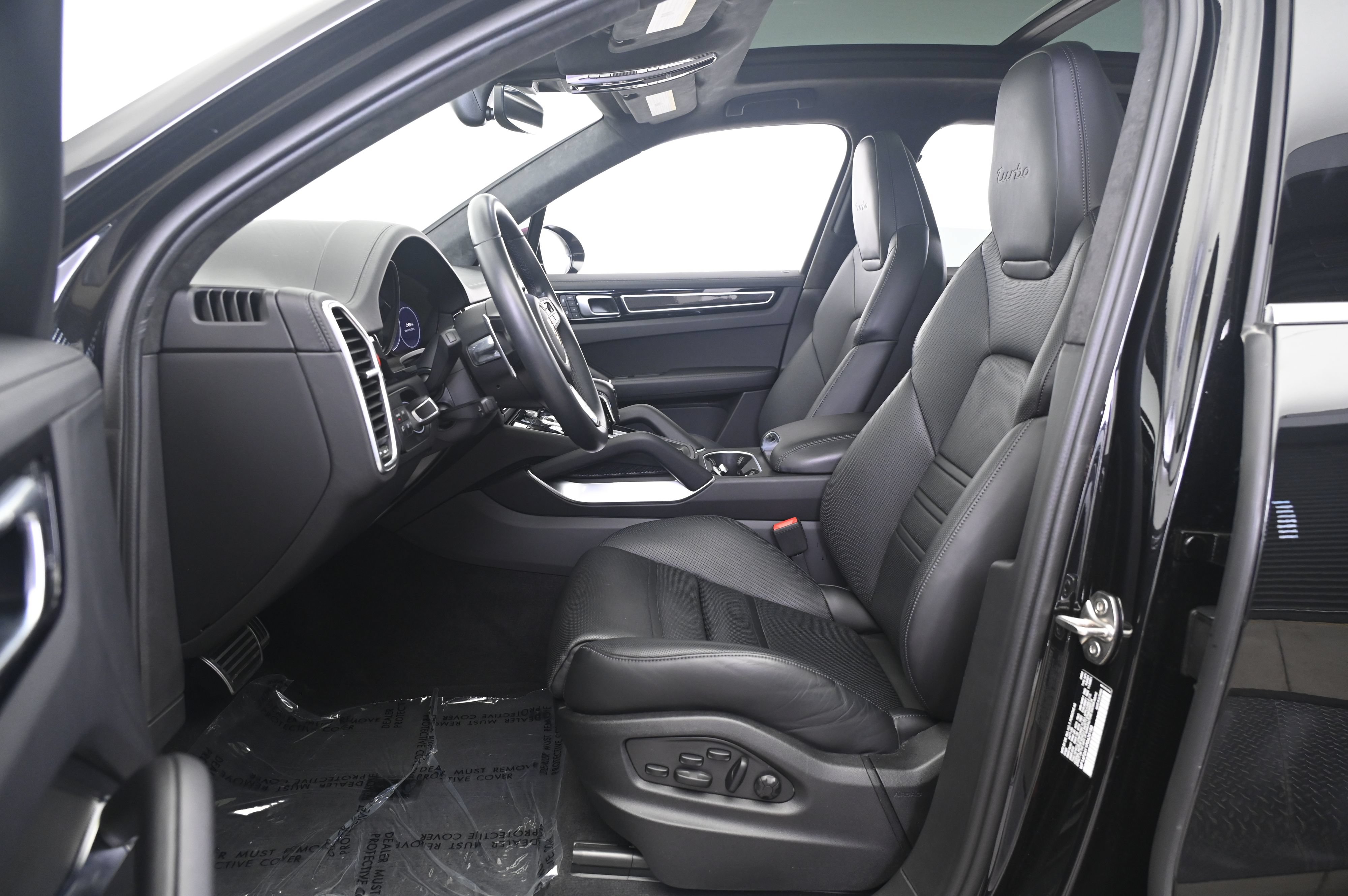 Used 2023 Porsche Cayenne Turbo AWD/4WD image 29