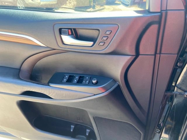 Used 2017 Toyota Highlander Limited Platinum AWD/4WD image 19