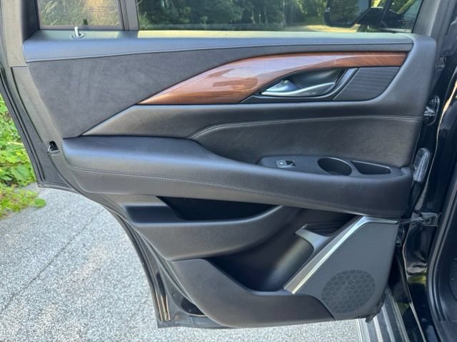 Used 2017 Cadillac Escalade Luxury AWD/4WD image 11