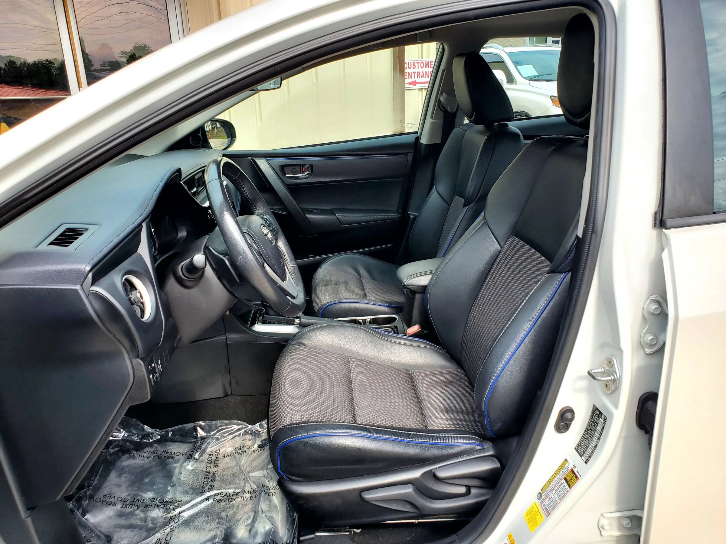 Used 2017 Toyota Corolla SE FWD image 26