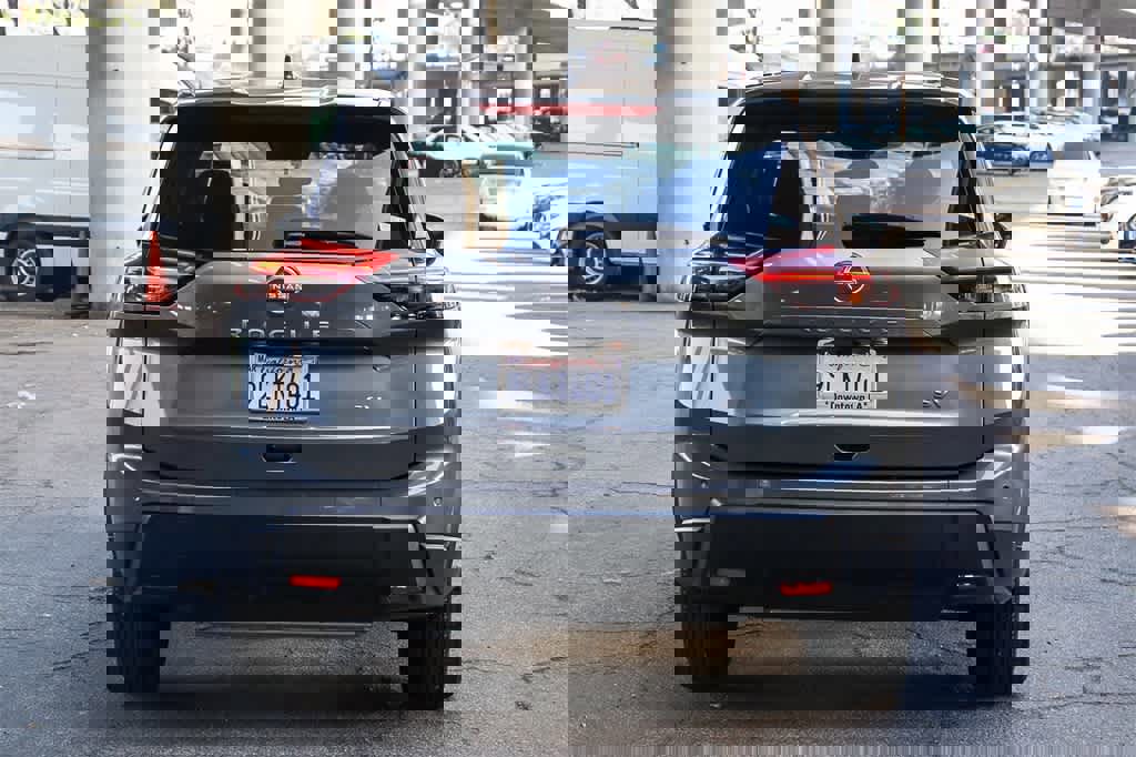 Used 2024 Nissan Rogue SV image 5