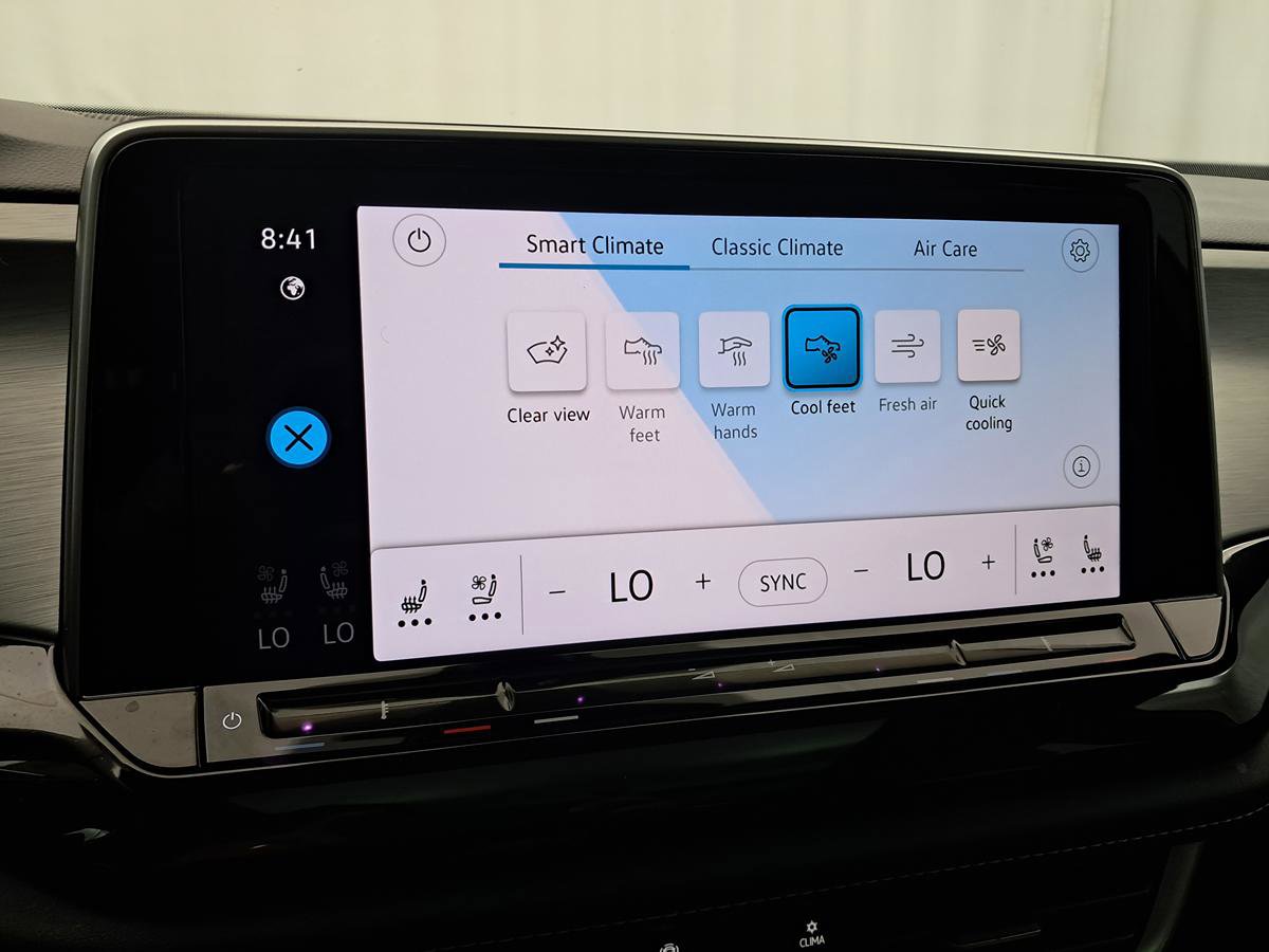 Used 2025 Volkswagen Atlas Cross Sport SE image 26