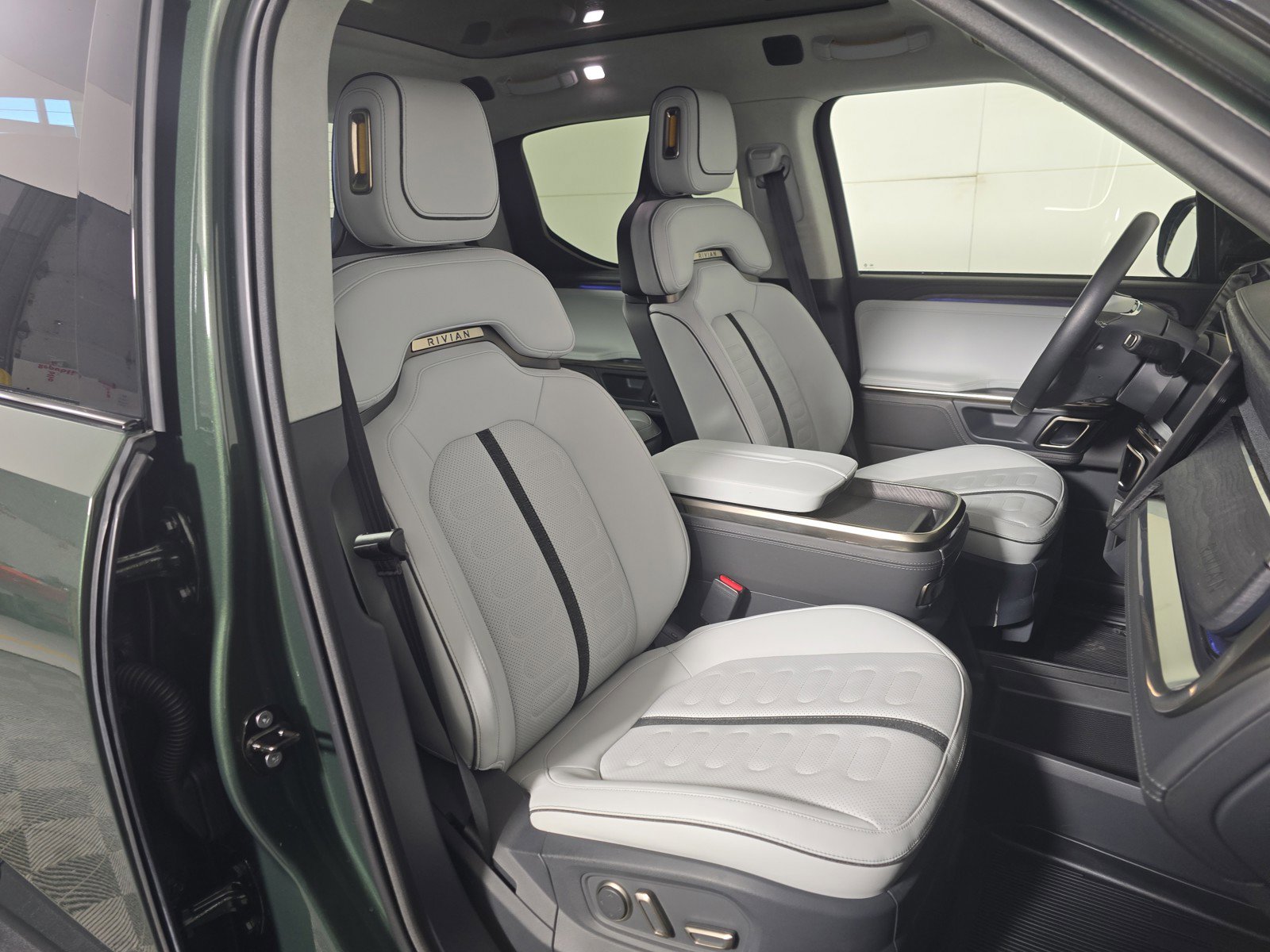 Used 2022 Rivian R1T Launch Edition image 23