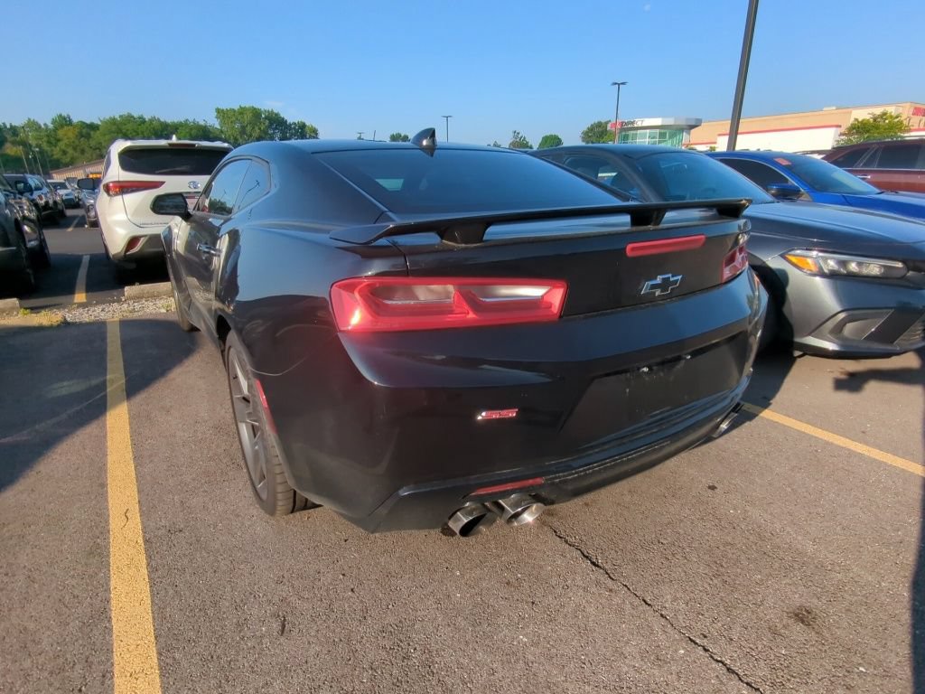Used 2018 Chevrolet Camaro SS RWD image 5