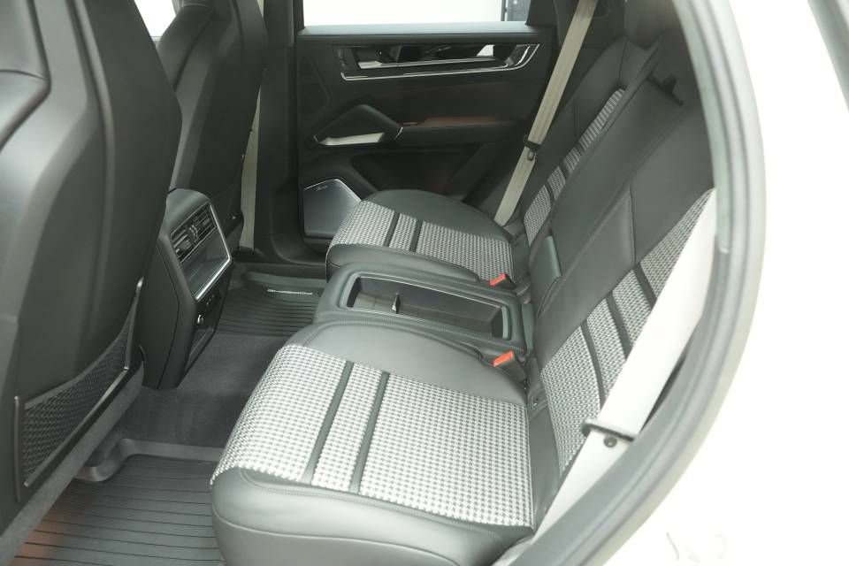 New 2026 Porsche Cayenne GTS image 27