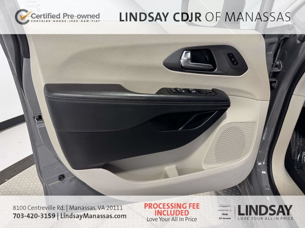 Certified 2023 Chrysler Pacifica Touring-L FWD image 18