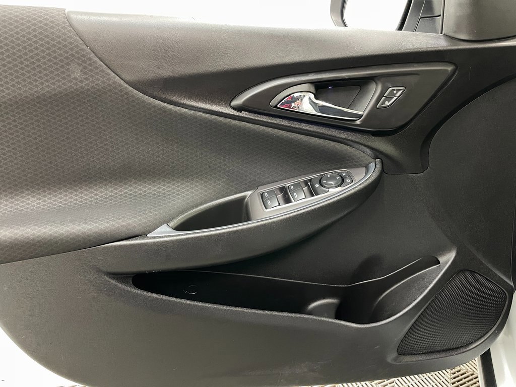 Used 2018 Chevrolet Malibu LT w/ Redline Edition image 21