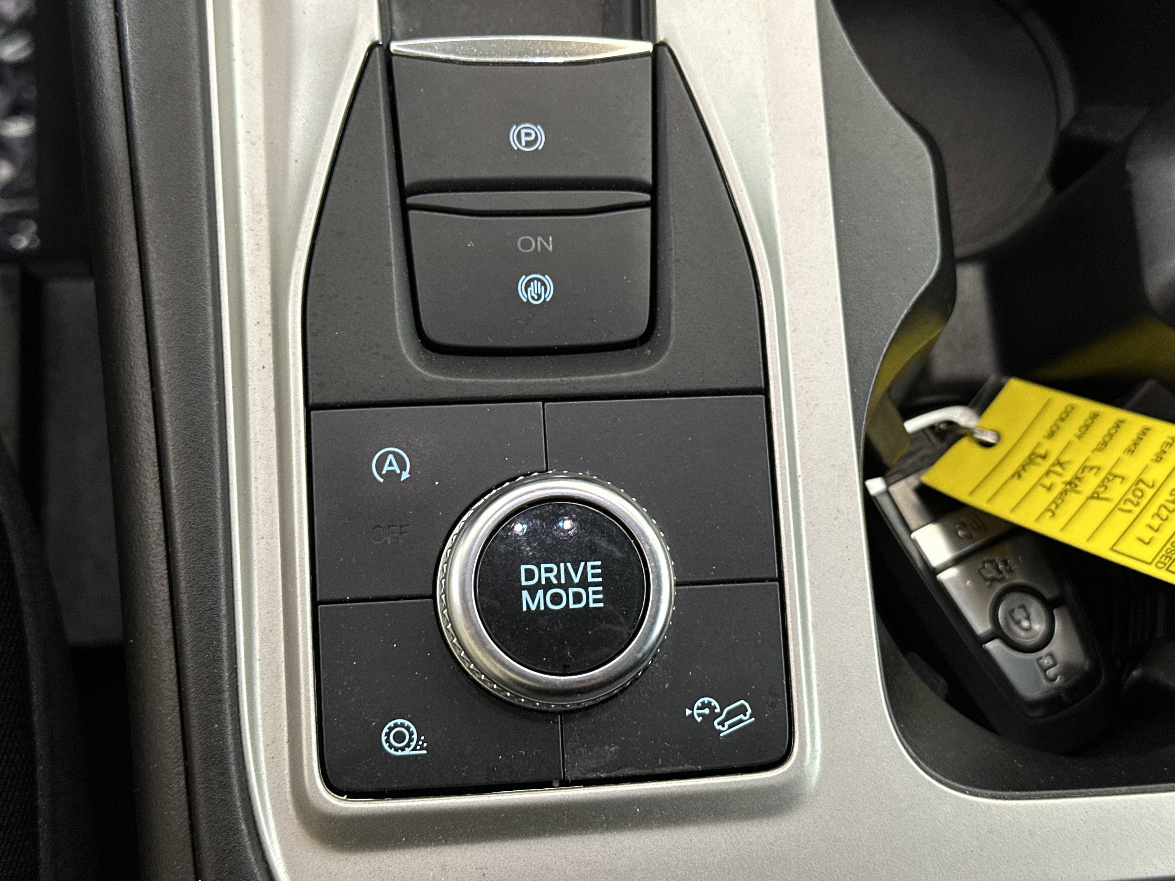 Used 2021 Ford Explorer XLT image 25