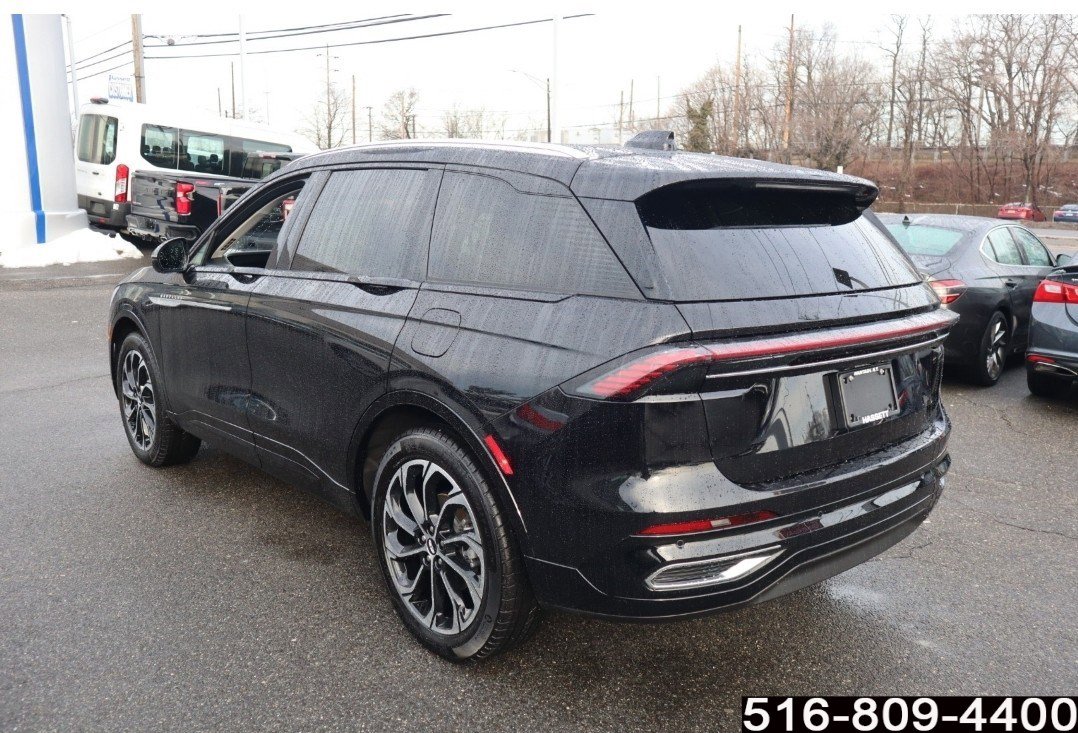 Used 2025 Lincoln Nautilus Reserve image 7