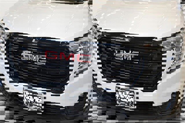 Used 2024 GMC Terrain SLT w/ Elevation Edition image 16