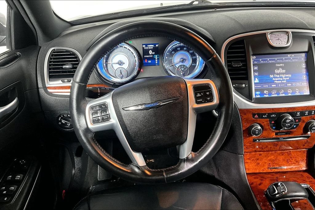 Used 2014 Chrysler 300 w/ Driver Convenience Group RWD image 5