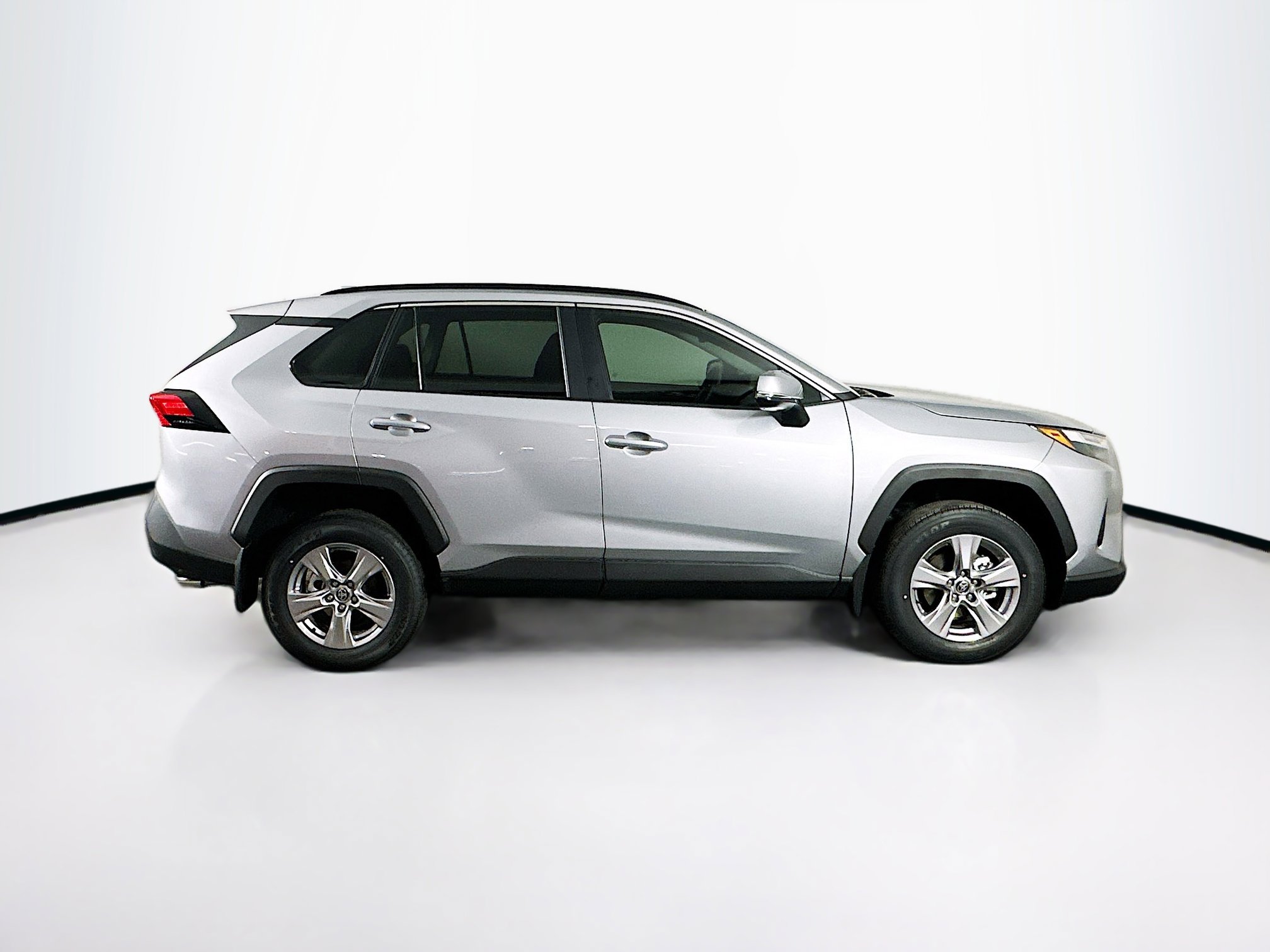 Used 2025 Toyota RAV4 XLE w/ Convenience Package image 10