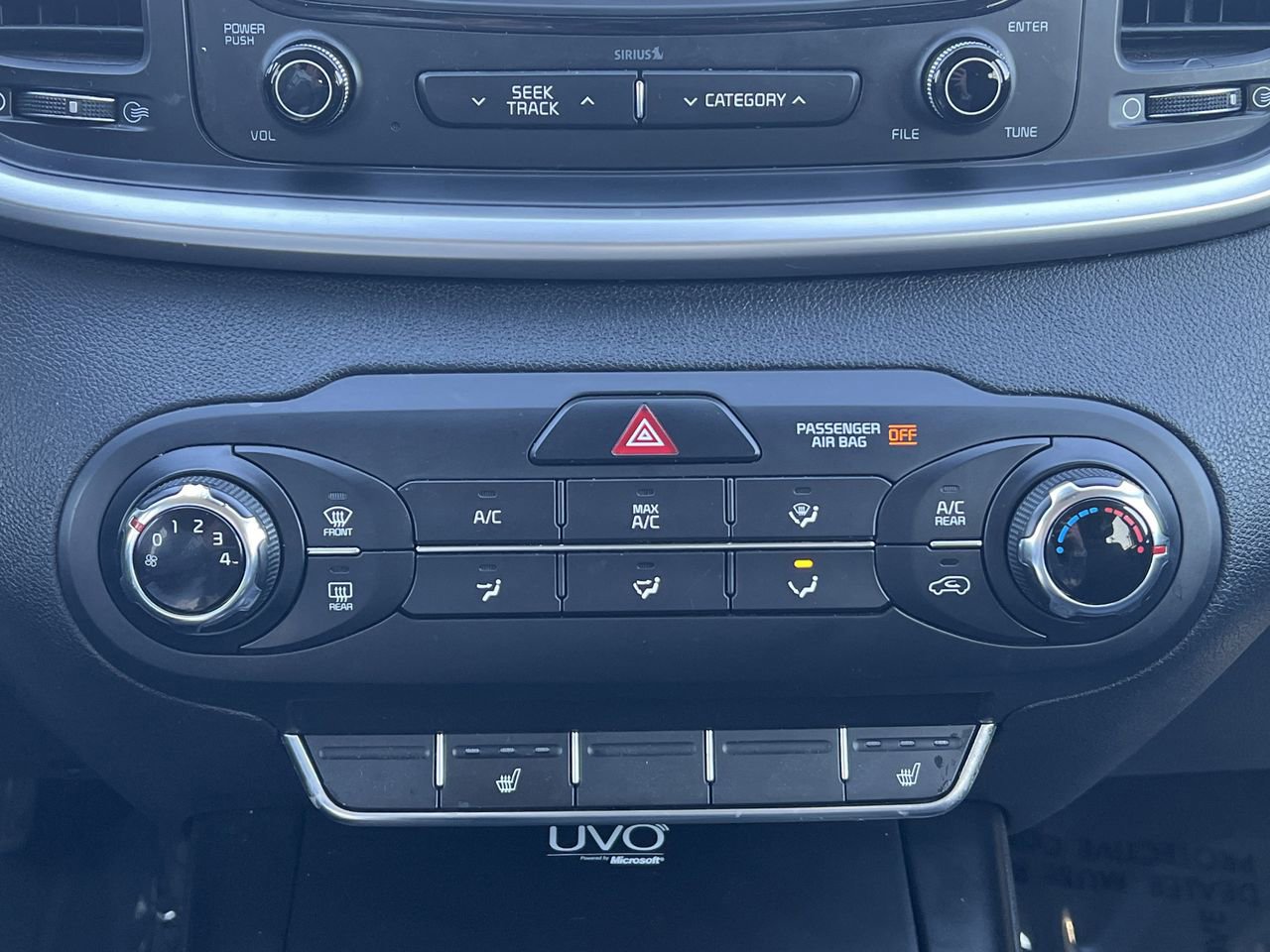 Used 2016 Kia Sorento LX w/ LX Convenience Package image 4