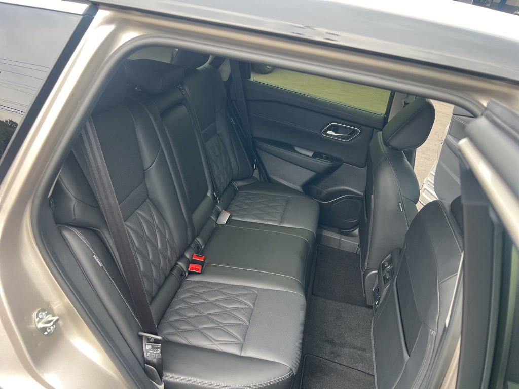 New 2026 Nissan Rogue Platinum image 32