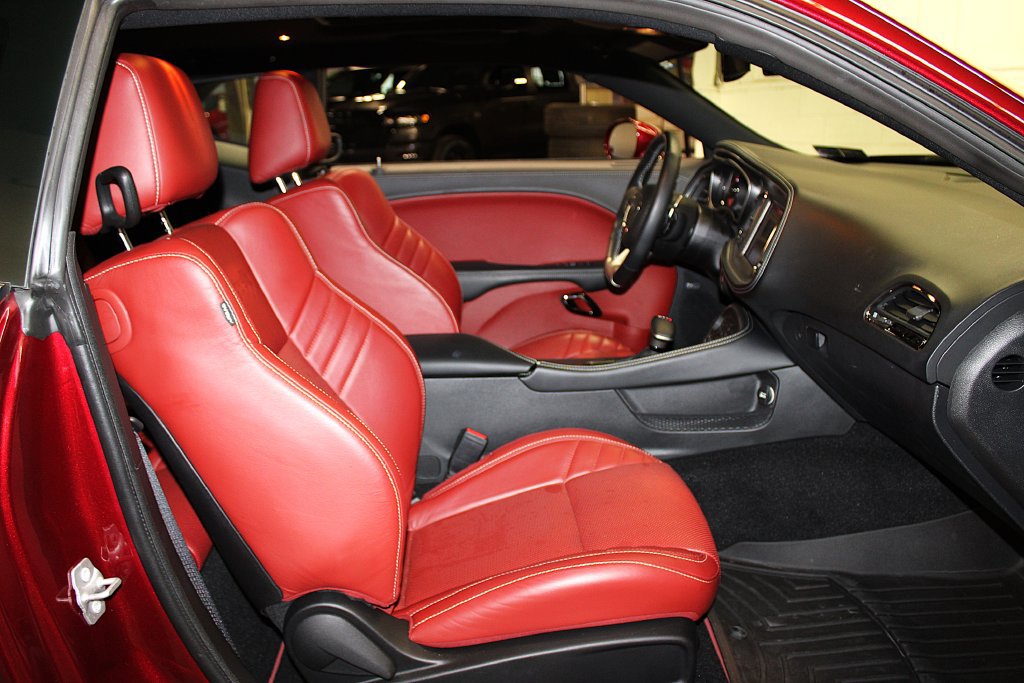 Used 2022 Dodge Challenger SRT Hellcat w/ Plus Package RWD image 32