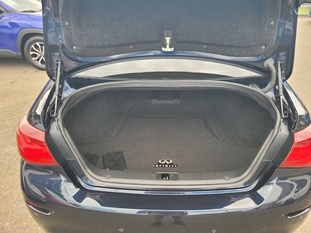 Used 2017 INFINITI Q70 L 3.7 w/ Deluxe Touring Package RWD image 8