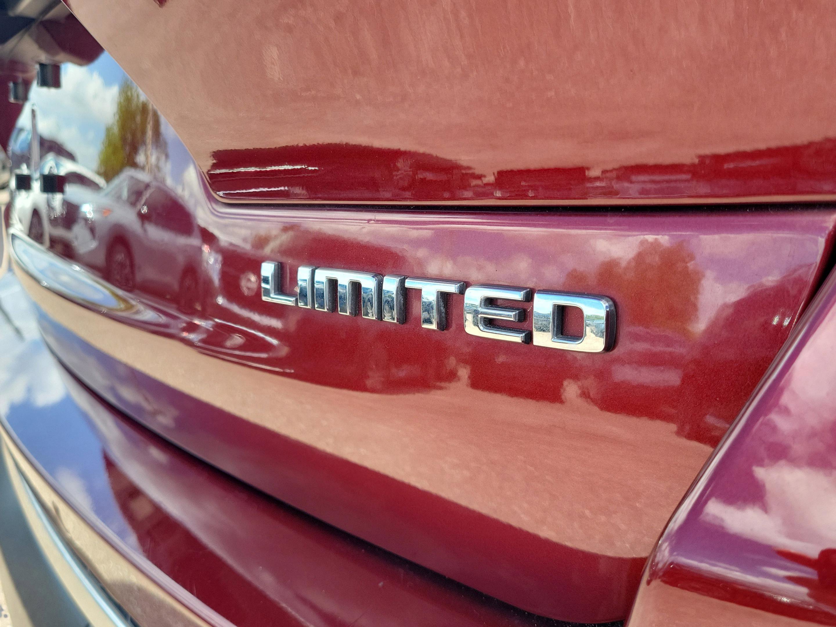 Used 2022 Jeep Grand Cherokee L Limited w/ Luxury Tech Group II image 8