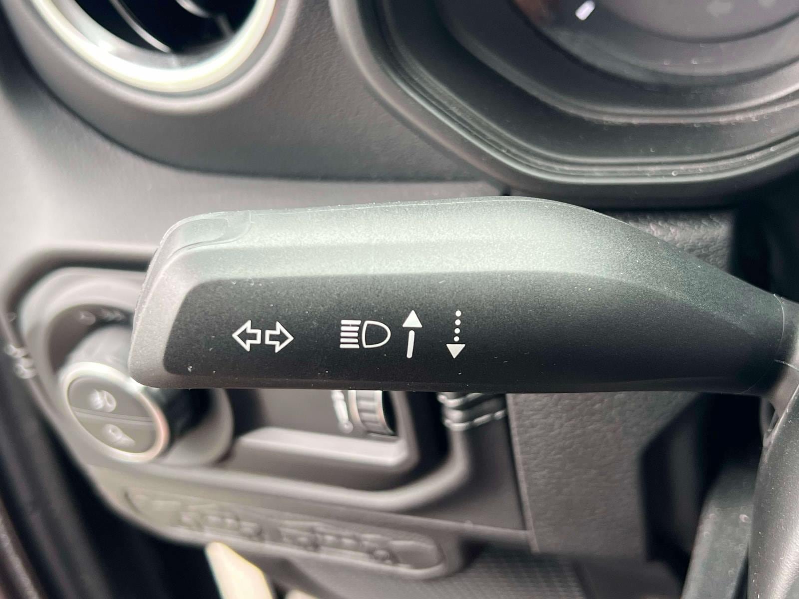 Used 2025 Jeep Gladiator Sport AWD/4WD image 13