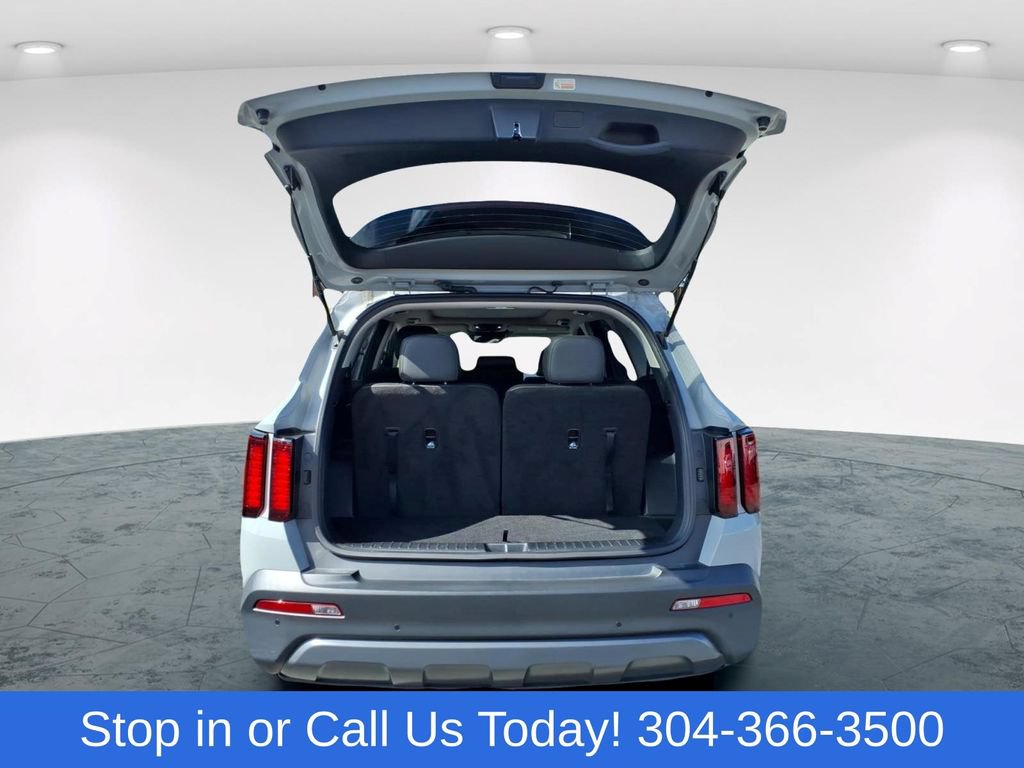 Used 2023 Kia Sorento S w/ Panoramic Sunroof Package AWD/4WD image 14