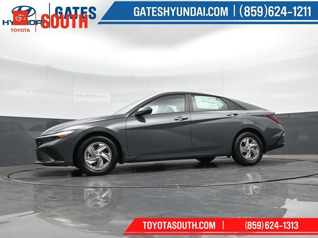 Used 2025 Hyundai Elantra SE FWD image 37