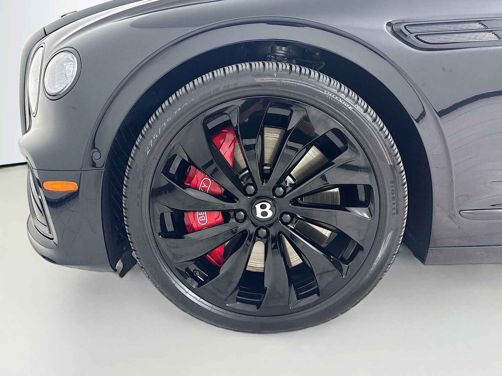 Certified 2025 Bentley Flying Spur Plug-In Hybrid image 9