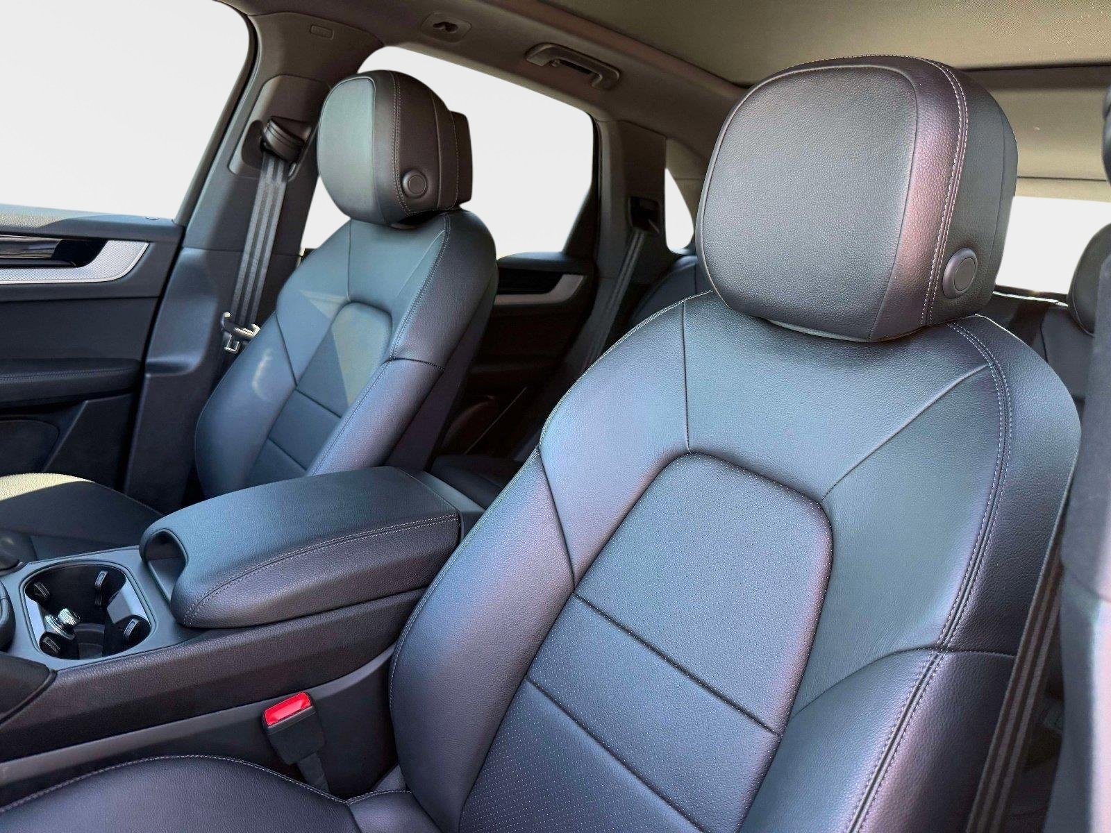 Used 2024 Porsche Cayenne image 40