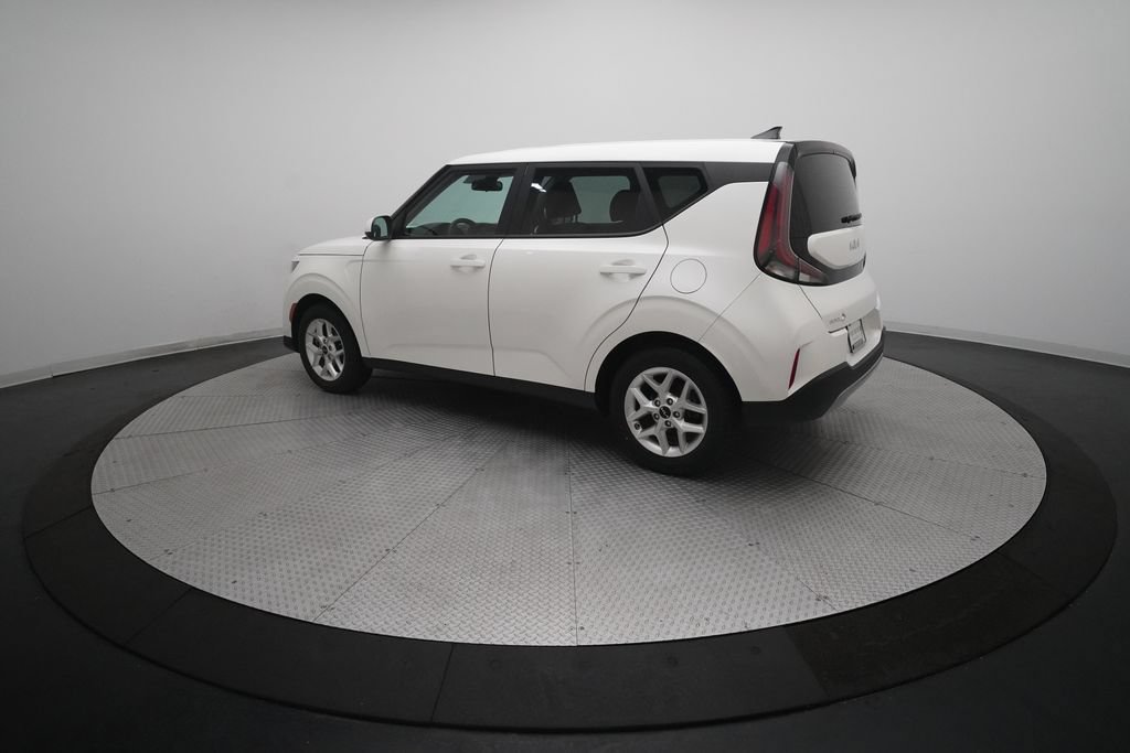 Used 2023 Kia Soul LX w/ LX Technology Package FWD image 31