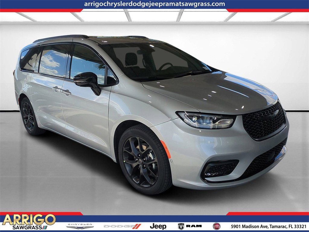 New 2026 Chrysler Pacifica Select image 1