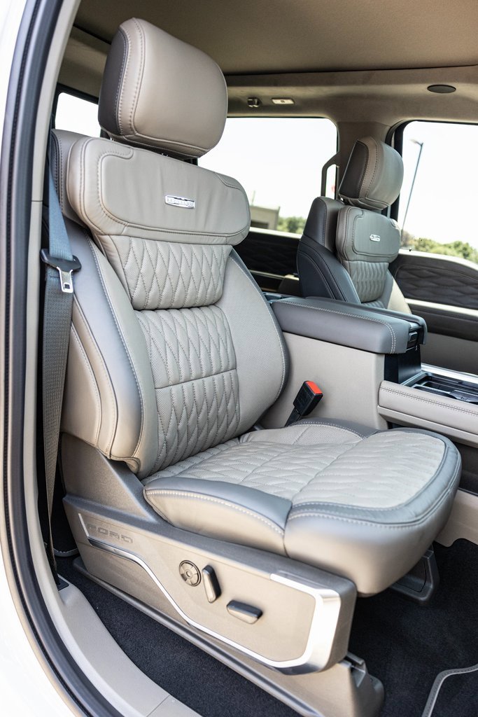 Used 2025 Ford F450 Platinum w/ Platinum Plus Package image 15