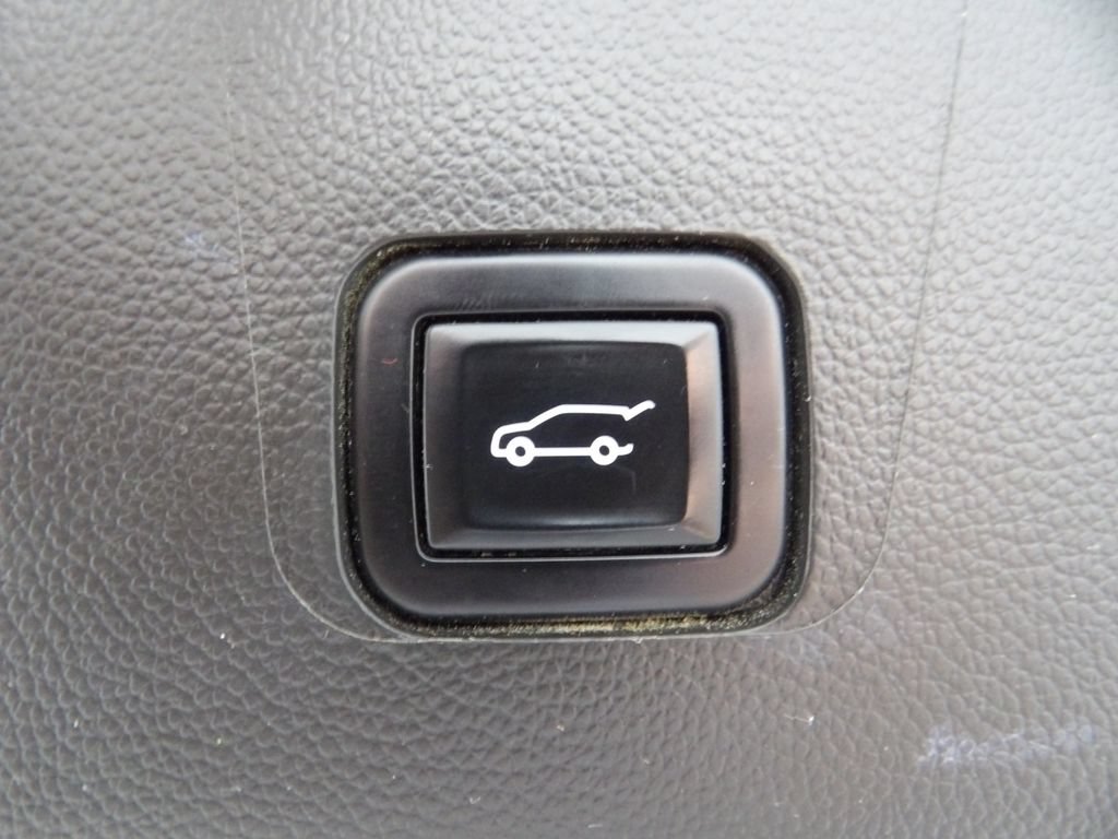 Used 2021 Chevrolet Traverse RS w/ LPO, Floor Liner Package AWD/4WD image 45