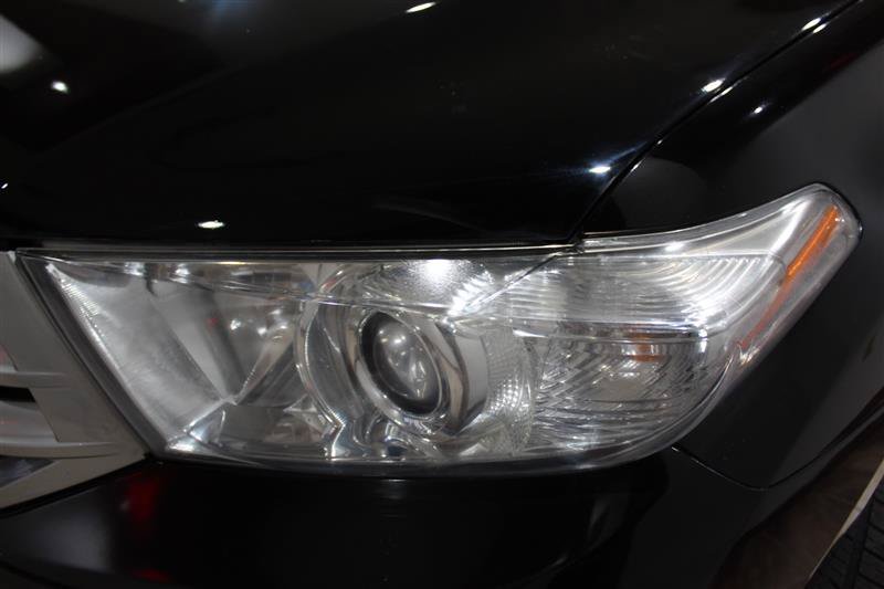 Used 2012 Toyota Highlander Limited w/ Tow Pkg AWD/4WD image 10