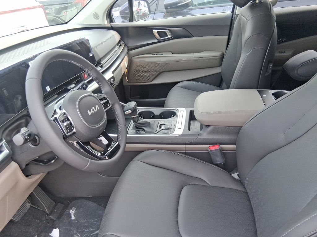 Certified 2026 Kia Carnival FWD image 15