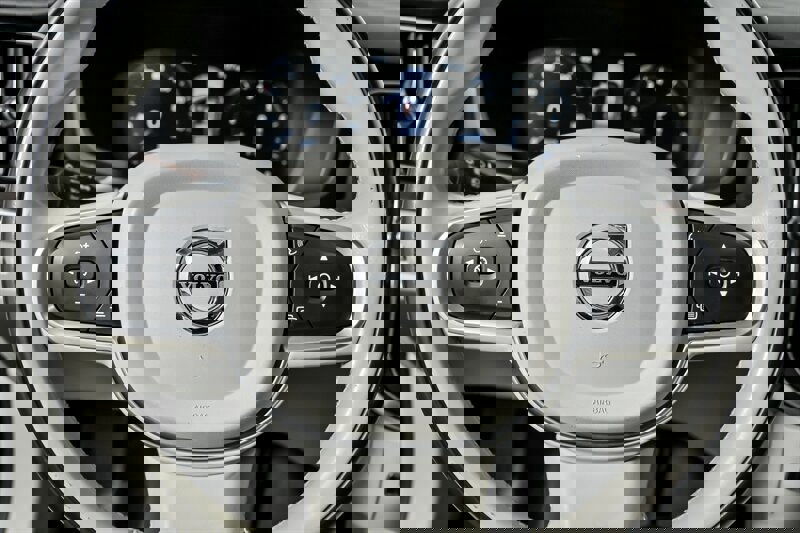 Used 2021 Volvo S60 T6 Momentum w/ Premium Package image 25